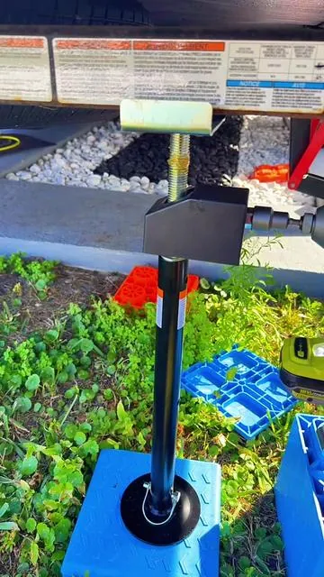 Dile Adios Al Movimiento De Tu RV Con Este Juego De 4 Jacks Ajustables Y Heavy Duty! #rv #rvlife #rvtravel #rvtips #rvmusthaves 