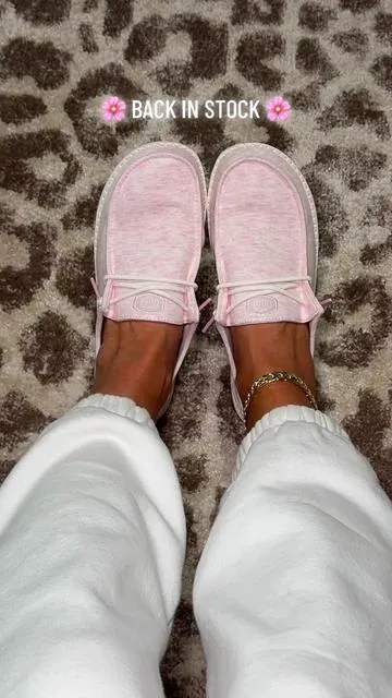#heydudeshoes #pinkshoes #pinkheydudes #pink #tiktokshopcreatorpicks @HeyDude 