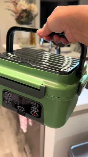 Dile adiós a los lonches fríos! 🔥🥗 Con esta lonchera eléctrica programable podrás calentar tu comida fcalientota  y sin microondas. Perfecta para el trabajo, la escuela o viajes. ✨ Programable y súper práctica ✨ Mantiene tu comida caliente y deliciosa ✨ Ideal para llevar tus comidas saludables Come casero, caliente y delicioso donde quiera que estés. 💼🍱 #loncheraelectrica #electriclunchbox #constructionworker #esposos #lunchideas 