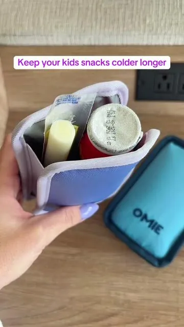 I bought like everything else from Omie except this because I thought it was a refillable pouch…. NOPE I WAS WRONG it’s a freezable pouch to keep your snacks colder longer!  GENIUSSSS 10/10 👏🏼👏🏼👏🏼👏🏼👏🏼 #omiechill #omie #omiebox #kidslunch #mommusthaves 