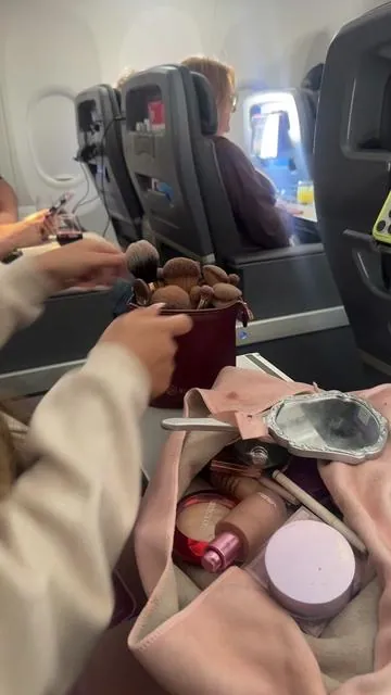 Literally you can do your makeup anywhere 😭😂 such a girls girl Invention @BK Beauty Brushes #makeuphacks #makeupbrushes #makeupfinds #beautytips #beautyhacks 