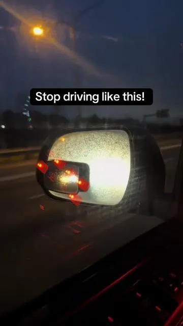 Problem solved in less than 15 seconds! #Windowcleaning #clean #mirrors #waterspotremoval 