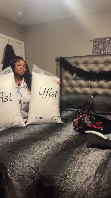 Hotel luxury pillows at home #pillow #hotelpillows #luxurylife #sleeptok #pillowtalk 