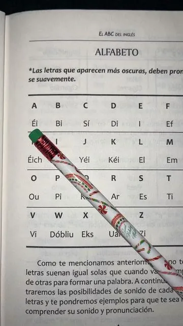 Si tú quieres aprender inglés este libro te va ayudar mucho con el inglés #ingles #aprenderingles #libro #viral #foryoupage 