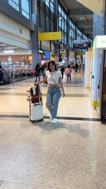 Outfit para el airport #jeans #outfit #widelegjeans #airportoutfit #denim 
