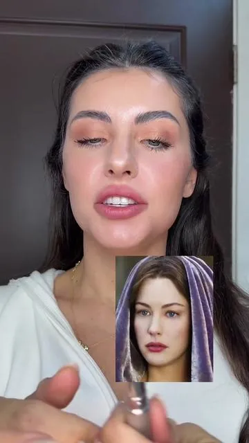 Clinique Black Honey is the lipstick Arwen wore in LOTR🧝🏼‍♀️ It’s iconic, ethereal, and timeless🖤🍯 The OG It girl lip🥰 @Clinique #clinique #blackhoney #cliniqueblackhoney #lotr #tiktokshopcreatorpicks 