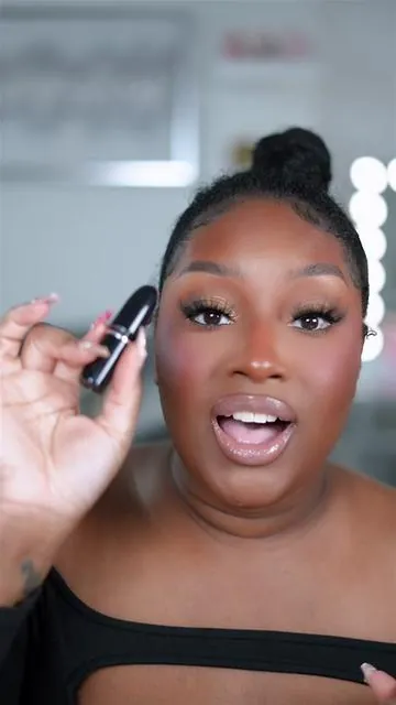 Runnnn to checkout! ✨  #alonetime #maccosmetics #maclipstick #lipstick #lipcombo  @M.A.C Cosmetics Store @M·A·C Cosmetics 
