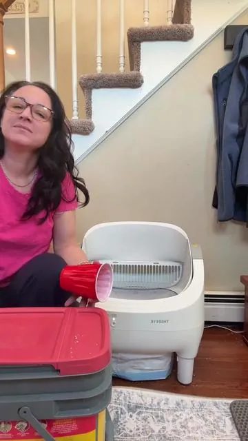 This open-top automatic cat litter box saves time and cuts down daily scooping. Easy for cats to use, less mess, and way less smell. If you’re tired of cleaning litter every day, this is one of those upgrades you’ll wish you bought sooner. #CatLitterBox #cat #litterbox 