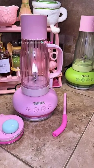 The ninja blend boss is a blender+tumbler 😍🎀🌸🛼💕 #ninjablendboss #ninjablender #pinkaesthetic #pink #fyp  @Ninja Kitchen 