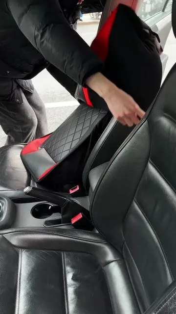 ¡OFERTA RELÁMPAGO! Solo 36 horas para llevarte este lujo. Transforma tu auto al instante con estas fundas de piel. Diseñadas para quien exige estilo sin complicaciones.  ¿Por qué son ESPECIALES? • Textura Premium: Piel sintética de alta densidad que imita la suavidad y brillo del cuero genuino, sin el mantenimiento costoso. • Protección Total: Barrera impermeable contra derrames, manchas de protector solar y el desgaste diario. Tus asientos originales quedan intactos. • Instalación en 2 Minutos: Elásticos reforzados y diseño universal para un ajuste como guante. Sin herramientas, sin esfuerzo. ALERTA DE STOCK: El inventario de lanzamiento se agota. De 500 unidades, solo quedan 226. Cuando llegue a 0, el precio subirá. ¡Compra ahora o paga más mañana!#carseatcover #car #carinterior #caraccessories #seatcover 