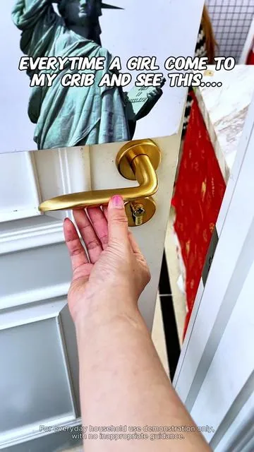 Toilet Cleaning Nightmare? This Disposable Hack Lets You Clean Without Touching Gross-Satisfying AF! #CleanTok #TikTokMadeMeBuylt#GiftedInLove