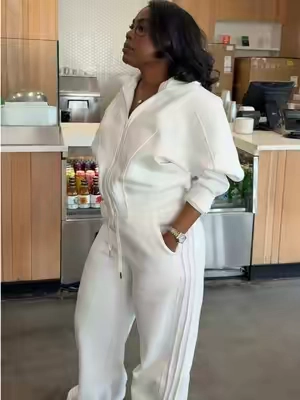 The perfect sweatsuit for any occasion 🤍 #OOTD 