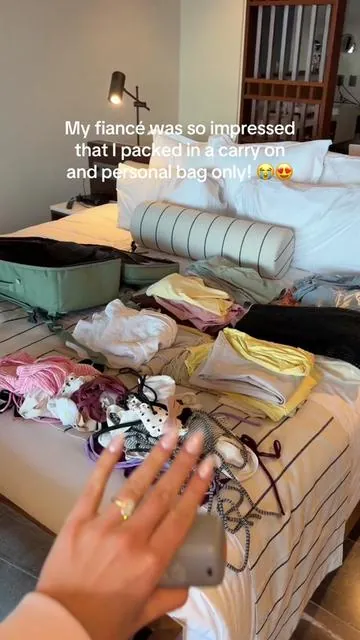 Packed 3 outfits per day for a week trip in Cancun in just a carry on and personal item! lol #packinghacks #vacuumsealbags #vacuumbags #packing #packwithme 