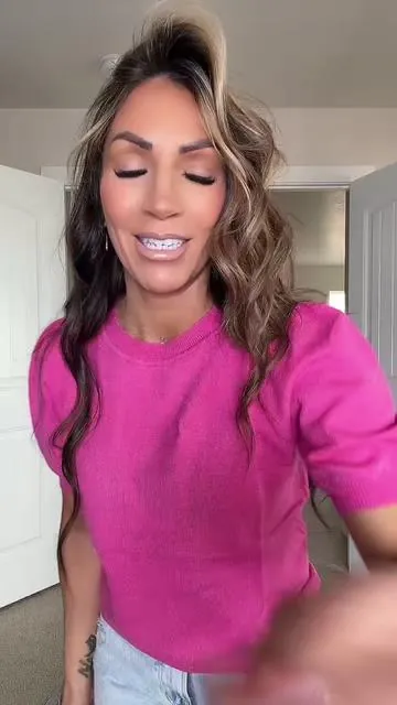 These are the nicest chic tops. This material is heavenly. It’s soft, it’s stretchy, it is not a heavy material and it feels so breathable. These are versatile as well wearing with jeans, shorts, skirts, dress pants… the price is seriously unbeatable. Love 😍