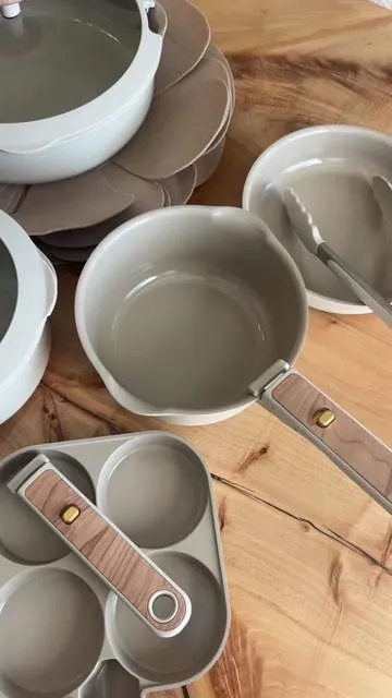 OMG why is this pots and pans set so PRETTY!! 😱😍❤️ @Carote Brand Store knocked this oat milk color out of the park! #potsandpans #cooking #cookware #cookwareset #kitchen 