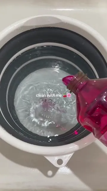 clean my bathtub with me 🛁 which is absolutely one of the things I DISLIKE cleaning the most 😏 BUT I do like using these attachments that make it more tolerable - so if you have the original one tank ocedar mop these chenille attachments along with the scrub brush attachments well work perfect. If you have the ocedar two tank mop let me know and I can post a video with the attachments for that mop 🫧🤍 #mop#scrubbing#bathtubcleaning#cleantok#tiktokshopstockup 