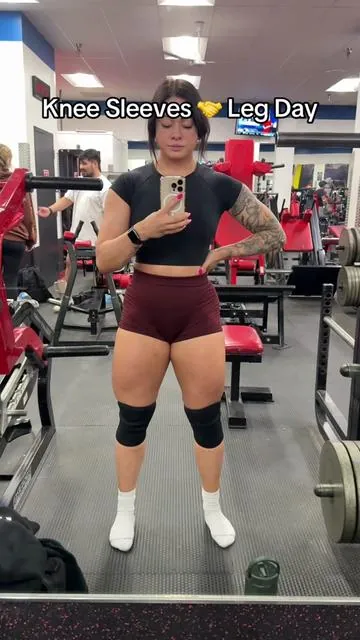 Love these for minimal knee pain & better lifts! #knee #legday #kneepain 