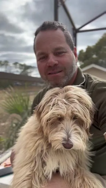 Protege a tu peludo de pulgas, garrapatas y mosquitos 🐾💚 Con OurCares® Flea & Tick Chews sabor pollo, apoyas su bienestar con una fórmula avanzada que incluye: 🥥 Aceite de coco 🧄 Ajo en polvo 💊 Vitaminas B1, B6 y B12 ✔️ 120 gomitas suaves ✔️ Fórmula suave ✔️ Apoya la vitalidad y el cuidado del pelaje ¡Dale protección diaria de forma fácil y deliciosa! 🐕✨ #TikTokShop #MascotasFelices #PerrosSanos #VitaminasB1 #VitaminaB6   