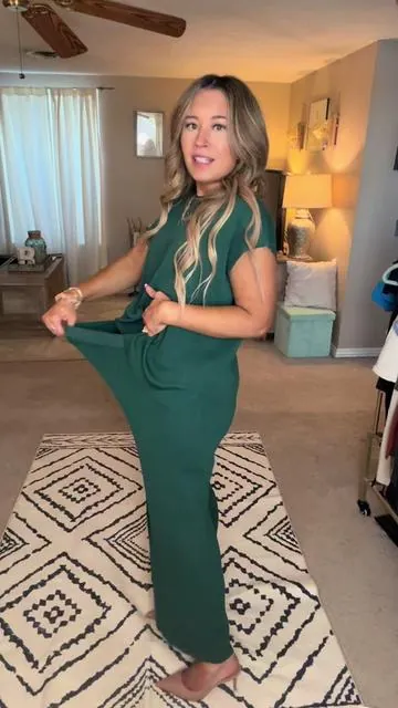 When your outfit is comfy enough for the couch but cute enough for meetings 😎 @Ommig-Chic #TikTokShopCreatorPicks #MomStyle #TeacherOOTD #WorkwearStyle #MatchingSet 