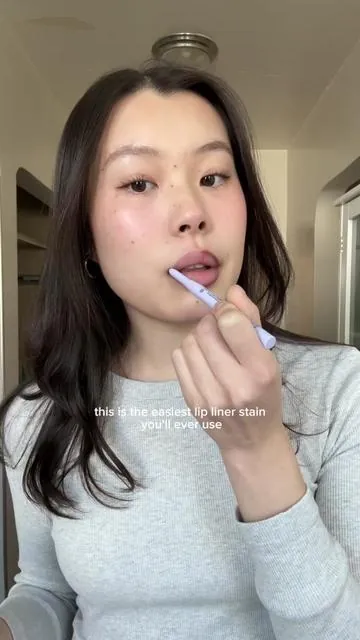 finally a lip liner stain that’s soo easy to use @Kulfi #kulfipartner #lassilipslipliner 