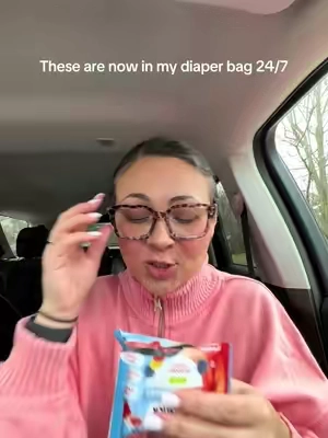 Because between school drop off, snack requests, errands, practice, and keeping tiny humans alive… I don’t have time for an energy crash. I swapped my extra coffee for something that actually keeps me going without the jitters. Busy mama approved and purse-approved. 💛 If you see me reaching into my diaper bag… it’s probably for these. @SaltStick  #busymama #momlifeessentials #energysupport #diaperbagmusthaves #electrolytegummies