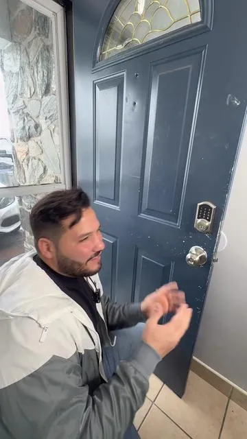 Paso a paso de cómo cambiar una cerradura para la puerta de tu casa #Construcción #latinosenusa 