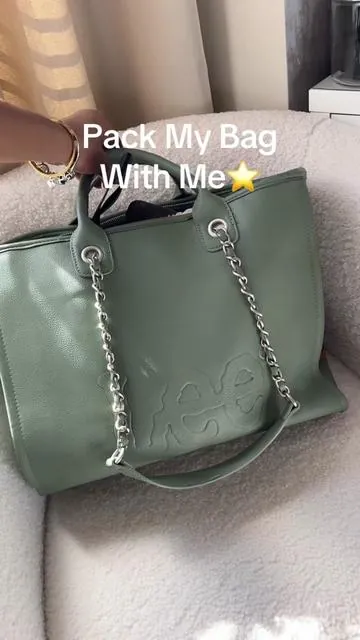 This bag fits so much and I love the color🤭💚 #purse #totebag #bag #packing #aesthetic 