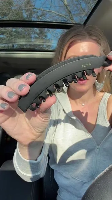 Banana clips are back and I'm here for it! Look how pretty and full it makes your hair! #bananaclip #hairaccessories #tiktokshopcreatorpicks #tiktokshopstockup