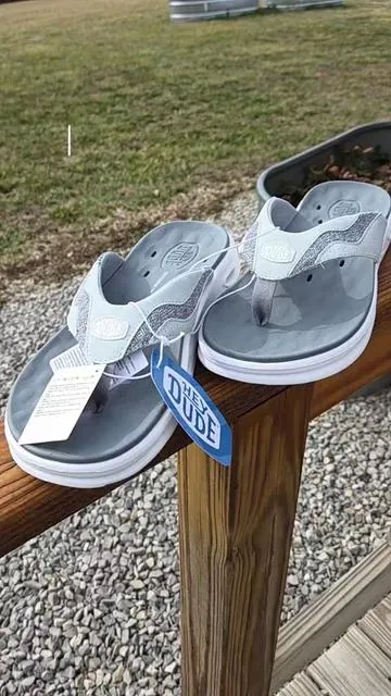 These @HeyDude flip flops for men are winning me wife of the year!! #heydudeshoes #heydude #shoes #flipflops #mensshoes 