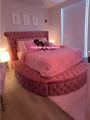 Pink is always in my dreams! The comforter comes with 2 pillowcases, available in other colors @Cosybay #bedding #comforterset #pinkaesthetic #cozyathome #cozyvibes  