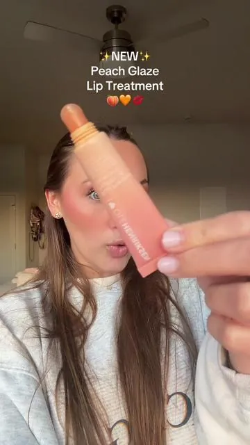 NEW PEACH GLAZE🧡🍑✨!!! @Olehenriksen #tiktokshopcreatorpicks #olehenriksen #olehenriksenliptreatment #makeupset #poutpreserve 