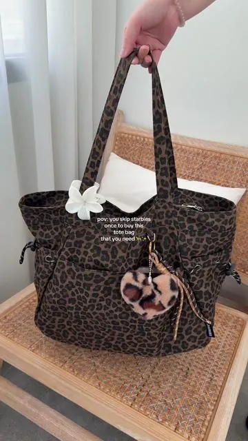 Leopard print + oversized tote = YES 🐆#totebag #leopardprint #shoulderbag #largecapacitybag #tiktokshopstockup 