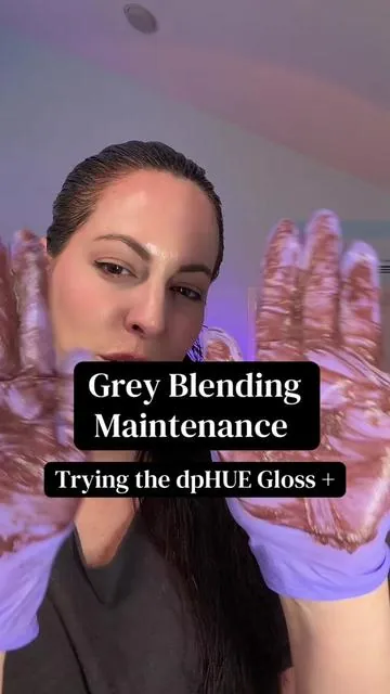 I tested DP Hue Gloss+ on my gray blending hair and filmed the real process from start to finish. In this video I share how I apply it, how long I leave it on, and what the results actually look like after rinsing and drying. If you’ve been curious about at-home glossing but don’t want permanent color, this is a simple way to refresh tone and shine between services. @dpHUE hair color & care  #grayblending #semipermanent  #glasshair #hairgloss #hairtok 