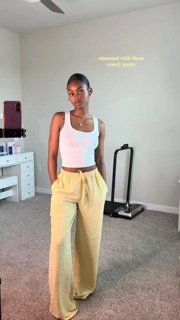 I will be needing these pants in every color. These are perfect for the tall girlies though.💛  #trousers #comfyfit #trouserpants #pants #chilloutfit 