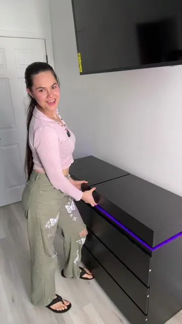 Gavetero con cajón oculto que no deja nada a la vista perfecto si no te gusta el ruido visual, luz led y 6 cajones espaciosos #gavetero #dresser #homedecor #furniture #tiktokshopstockup 