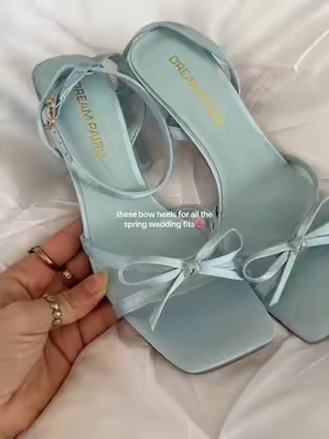 They come in tons of colors but this blue is absolute perfection 🤩 #heels #bowheels #weddingguestoutfit 