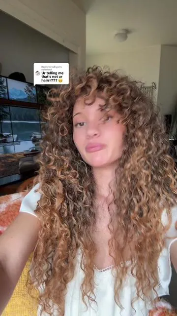 Replying to @fa3rycc {26in/honey brown} your sign to start getting wigs honestly 🤷‍♀️😙 @Frodio Hair  #curlywig #wighair #wigstyling #wig #curlyhair 