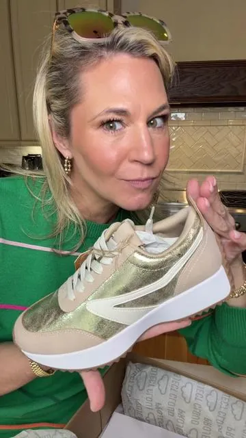 These are the absolute cutest GOLD sneakers for spring and summer! I will be wearing them on repeat 🤍 #shoes #projectcloud #goldsneakers #sneakers #tennisshoes 