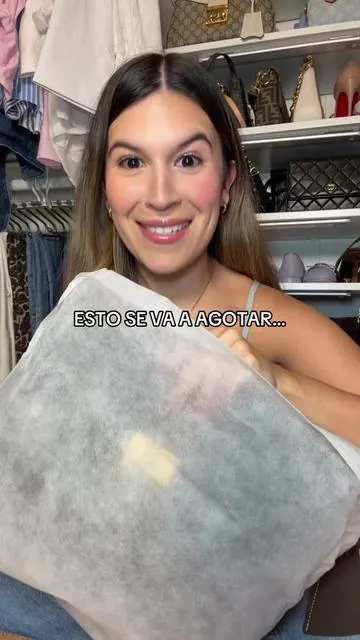 Que ESPECTÁCULO de cartera!  me atrevo a decir que es mi mejor find hasta el día de hoy 😱 Parece cartera de diseñador… #cefiro #handbag #envelopepurse #pouchbag #tiktokshopcreatorpicks 
