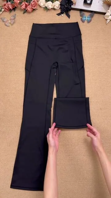 Flared bottoms with a butt-lifting fit and comfy high waist🖤Easy to dress up or down — gym, errands, or casual days#bottoms #yogapants #highwaist #pocket #sportwear 
