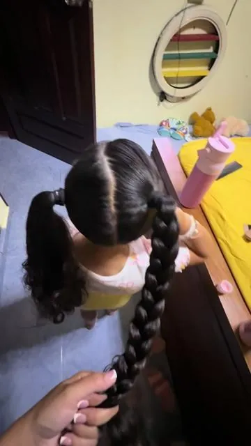 Styling my toddlers hair while on vacation #onionshampoo #naturalsant #biotin #toddlerhairstyles #naturalhairtiktok 