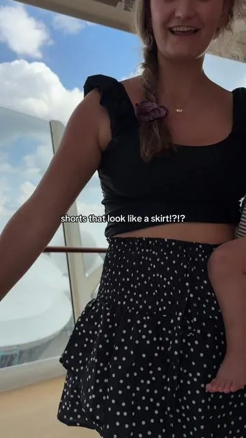yes pls 😆 #skortoutfit #skort #womensshorts #poolcoverup #dinnerskirt 
