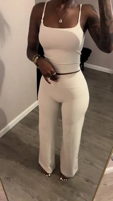Looking a lil thick hollonnn😭. #trending #twopieceset #outfitinspo #loungewear #tiktokmademebuyit 