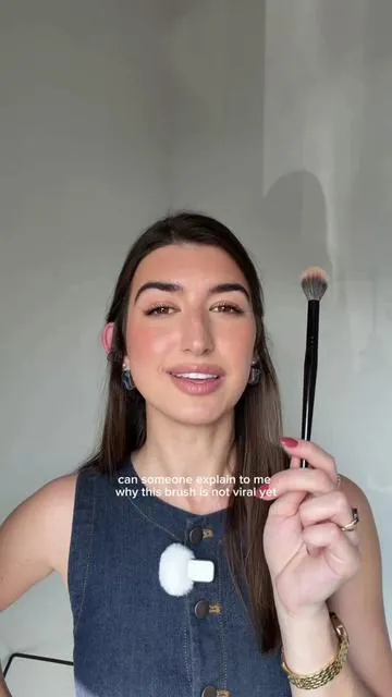 ok not to be dramatic but the N20 brush is a NEED not a want. We don’t make the rules. 💅 — #bkbeauty #blushhack #blushbrush #makeupbrushes #makeuptips 