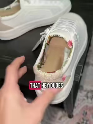 These Heydudes are PERFECT for spring and summer!!! #heydudekarina #heydudeshoes @HeyDude #summershoes 