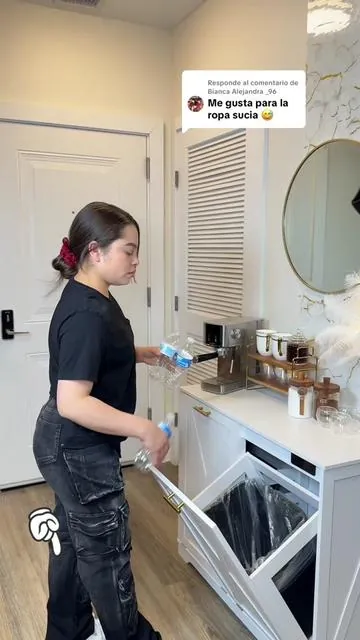 Respuesta a @Bianca Alejandra _96 ✨ Estación de café + basurero 2 en 1 ✨ Transforma tu rincón de café en un espacio elegante y súper funcional. ☕🗑️ Este mueble compacto combina una estación para tu café diario con un basurero escondido, manteniendo todo limpio y ordenado. Ideal para cocinas, oficinas o cualquier espacio pequeño que quiera estilo y practicidad. 📏 Medidas: 	•	Altura: 30.5 in 	•	Largo: 37 in 	•	Profundidad: 14.5 in #trash #basurero #cafe #madera #desodorización 