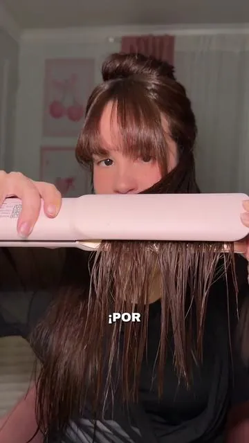 Seca y plancha a la vez 🥹❤️  #hair #airstraightener #haircare #ellaesthalia #hairstraightener 