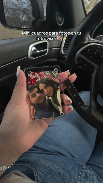 Magnetic car photo frame retroviosor✨📸 #magneticcarclip #magenticcarphoto #magneticframe #caressential #couplepics 