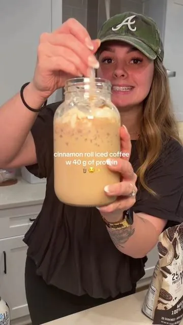 Tastes just like the cereal 🤤🤤 so delish + hitting your protein goals!!! @ShopFlavCity #flavcity #highprotein #proteingoals #proteincoffee #cinnamonroll 