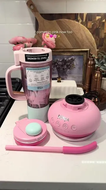 🩷 cannot get over how cute the pink Ninja BlendBoss is! #ninja #ninjablender #tumblers #ninjakitchen #pinkkitchen 